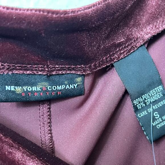 NEW YORK AND COMPANY BURGUNDY LOOSE VELVET DRESS OR TOP WOMEN SMALL VALENTINES - Picture 2 of 4